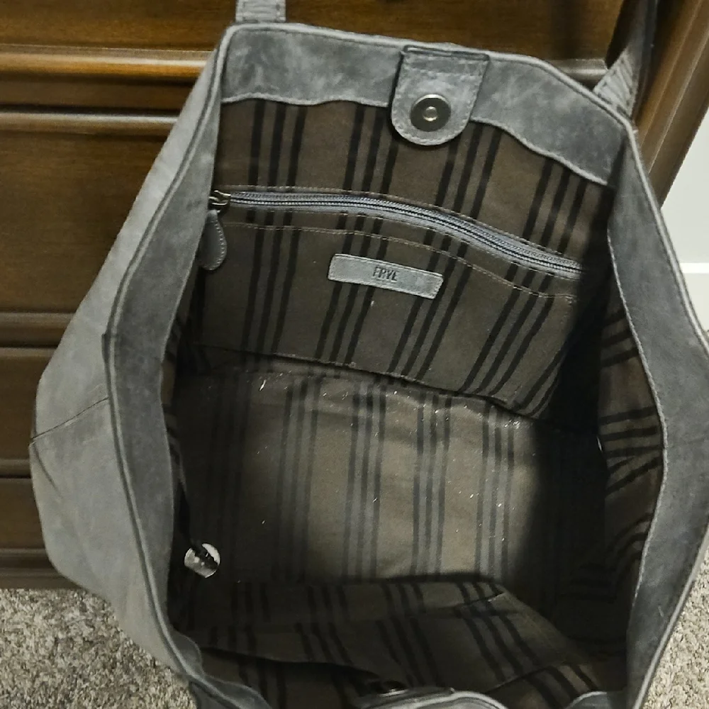 Elegant Gray Leather Tote Bag - Picture 2 of 3